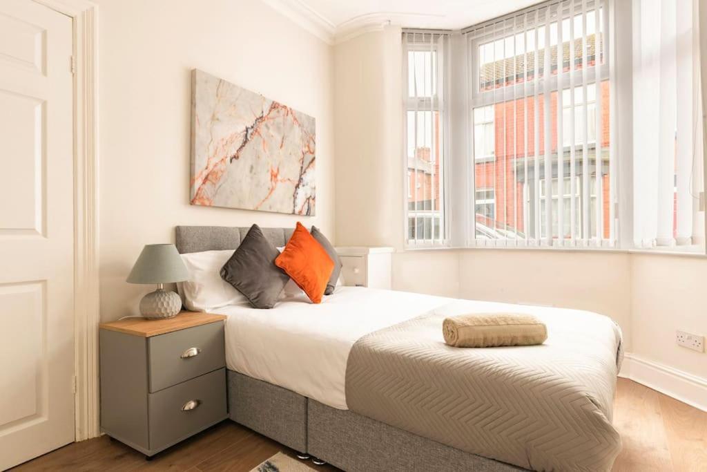 3-Bedroom Home In Liverpool L15 With Free Parking Eksteriør billede