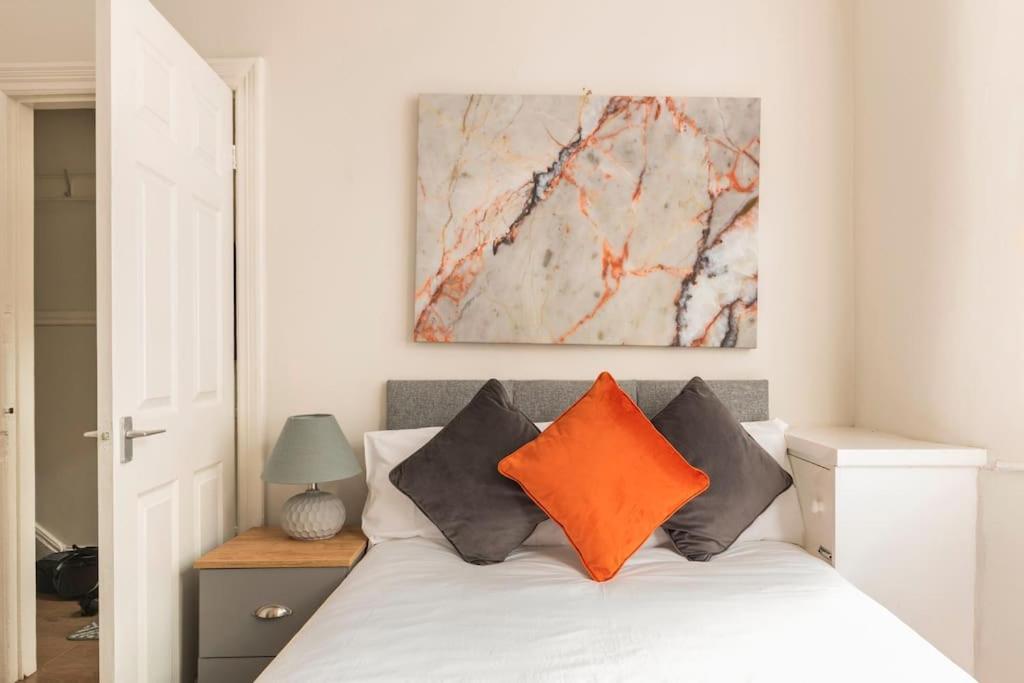 3-Bedroom Home In Liverpool L15 With Free Parking Eksteriør billede