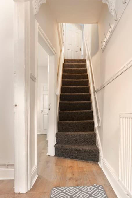 3-Bedroom Home In Liverpool L15 With Free Parking Eksteriør billede