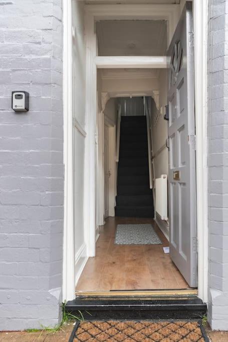 3-Bedroom Home In Liverpool L15 With Free Parking Eksteriør billede