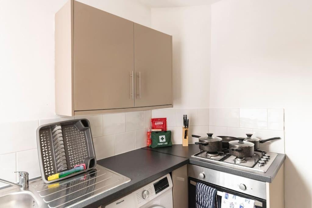 3-Bedroom Home In Liverpool L15 With Free Parking Eksteriør billede